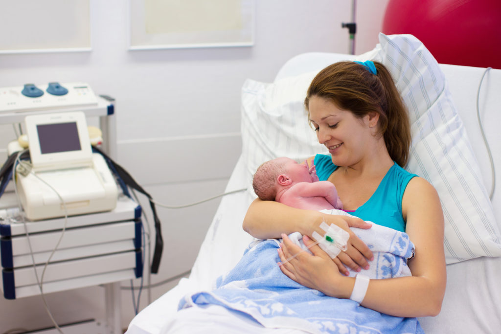 breastfeeding-right-after-birth-mommyz-love