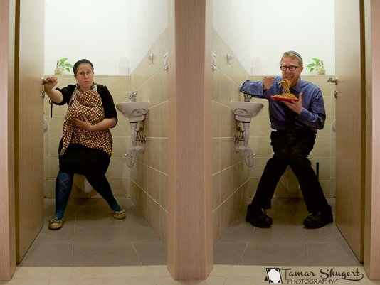 viral breastfeeding in the bathroom